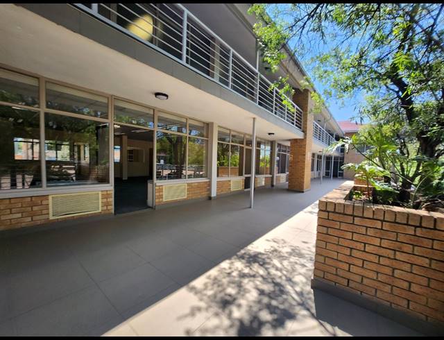 181M² OFFICE TO LET IN WATERFALL